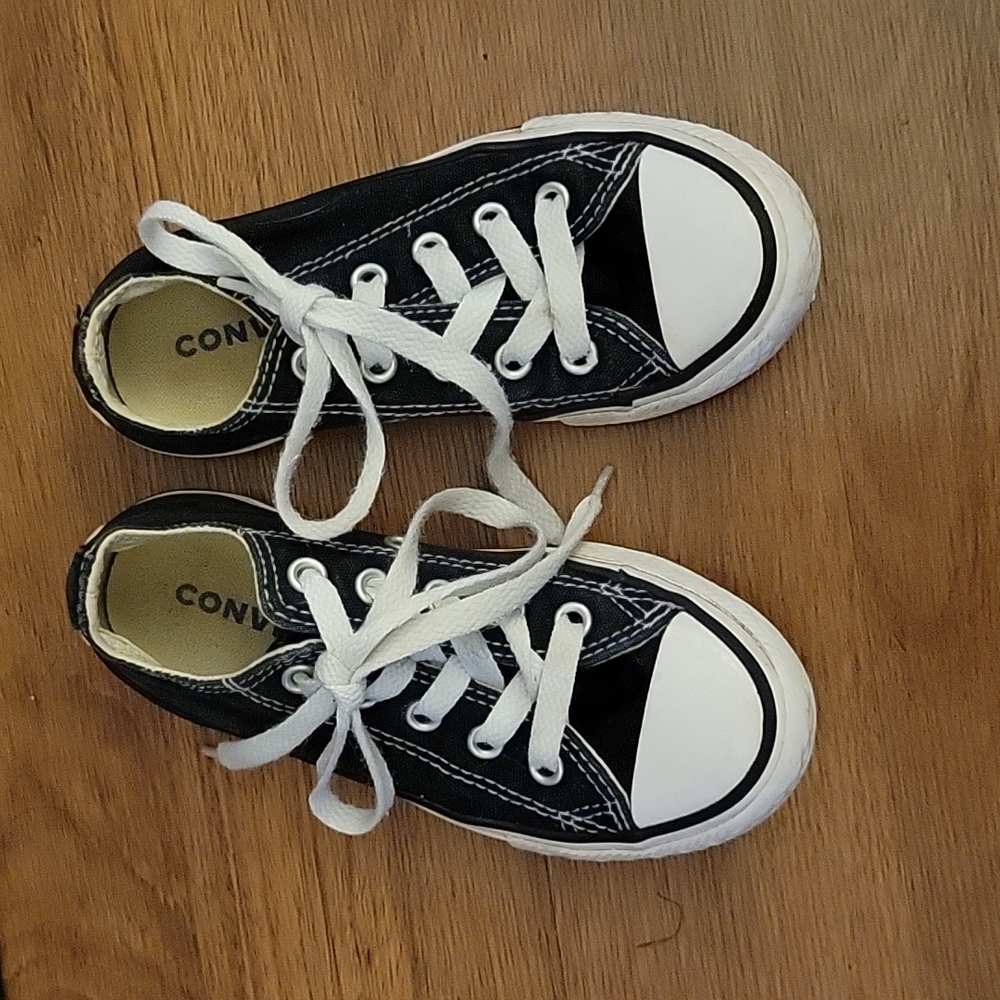 Converse All Star Black White Chuck Taylor low cut sneakers size 10.5 Excellent…